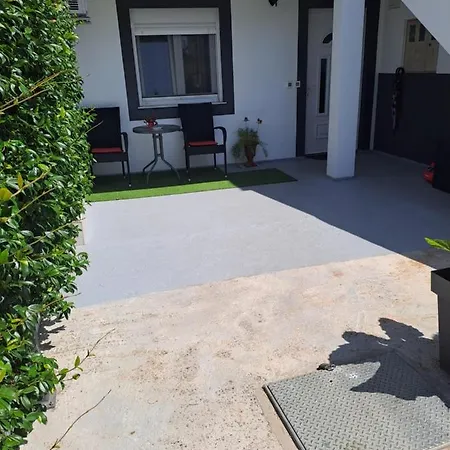 Διαμέρισμα Apartman Leilani